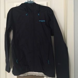 (M) women's Patagonia rain jacket