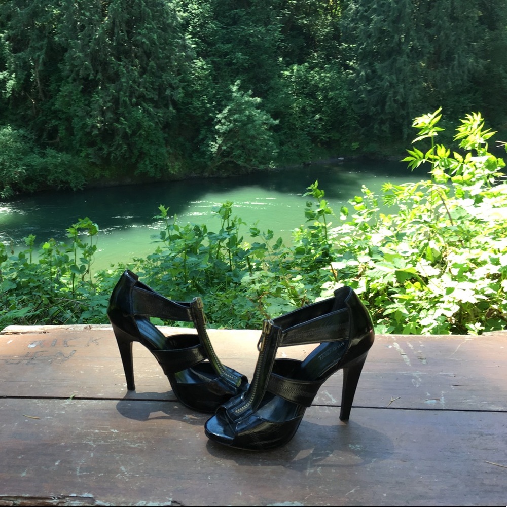 Black patent caged zip up heels!