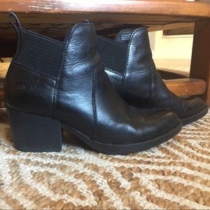 Born Garcia black heeled booties sz8