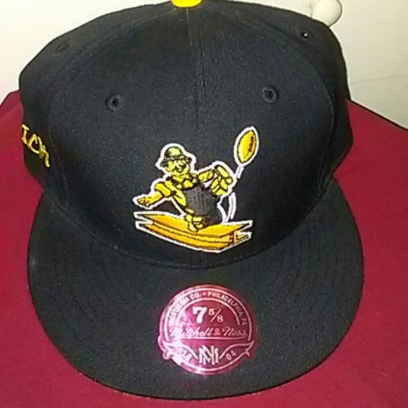 Mitchell & Ness fitted cap - Picture 1 of 2
