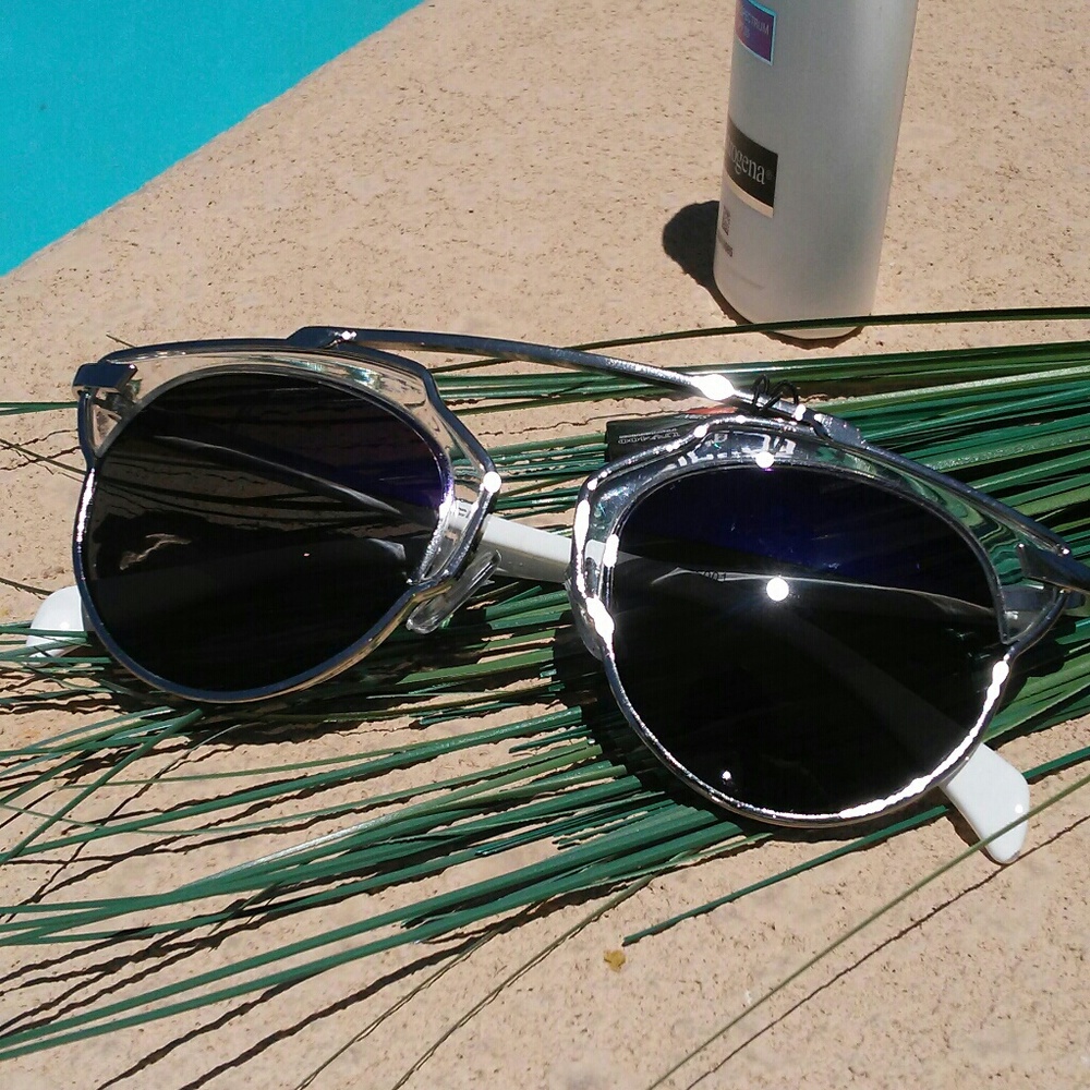 🔹Free with Purchase🔹