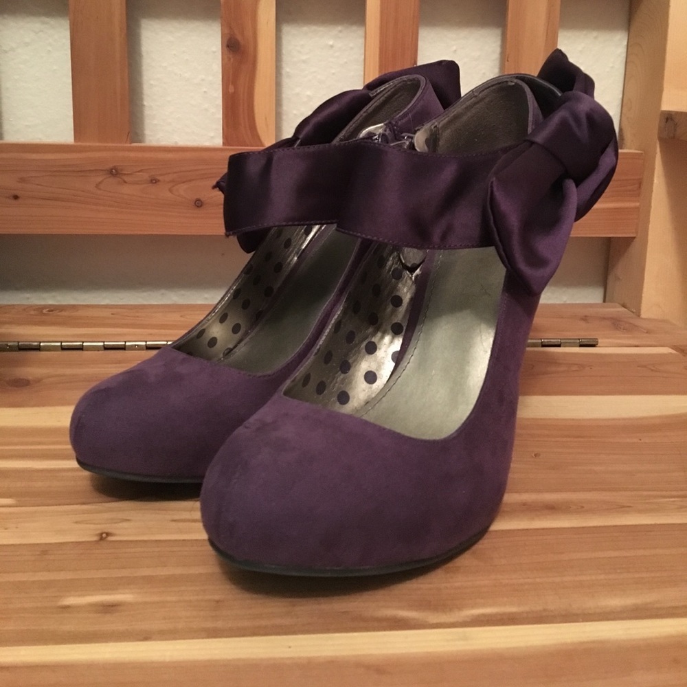 Sexy bow heels. Quick sale
