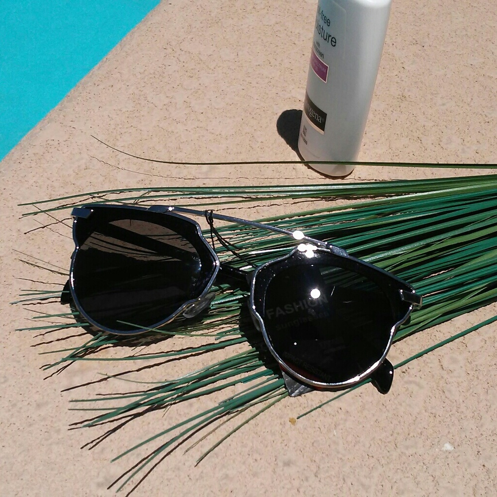 🔹Free with Purchase🔹