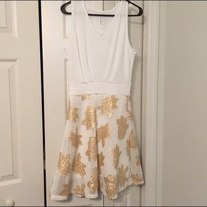 Sleeveless Dress with Appliqué