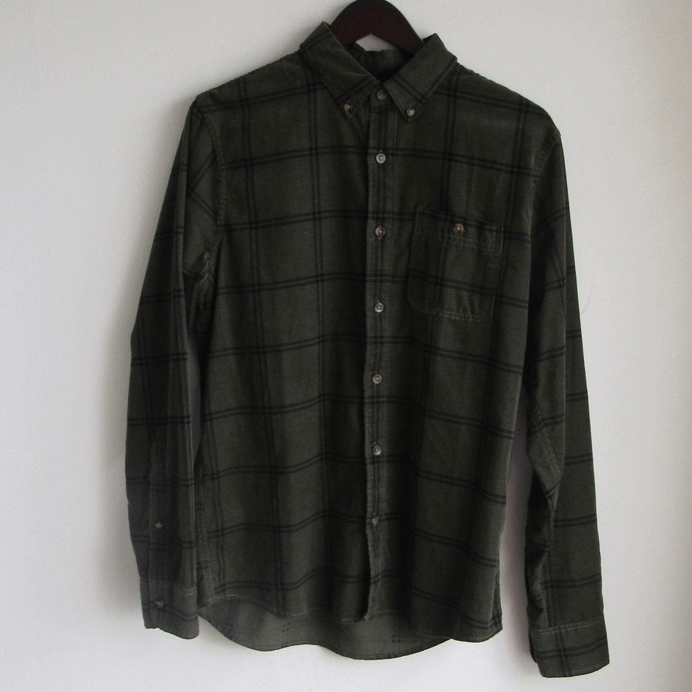 DONATING SOON!! Hollister Men's Green Plaid Shirt