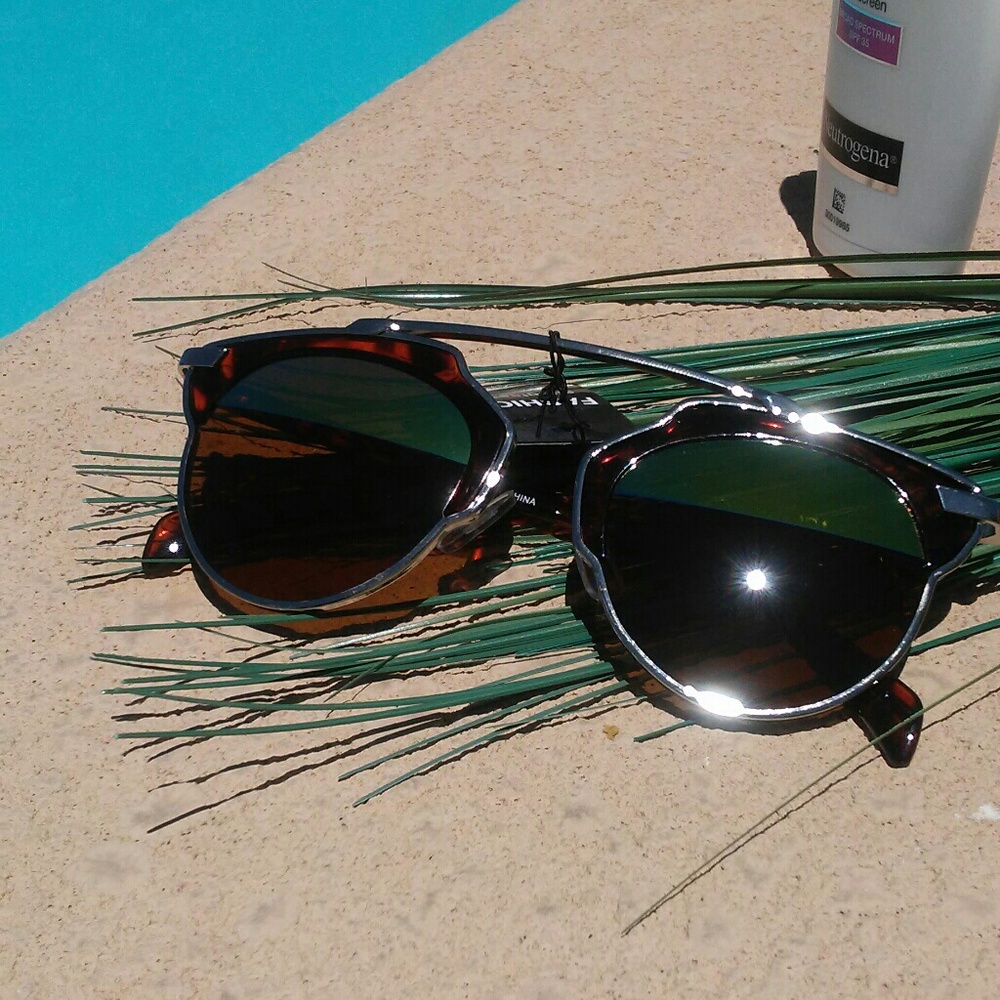 🔹Free with Purchase🔹