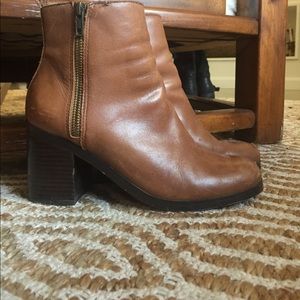 GAP camel heeled booties sz8