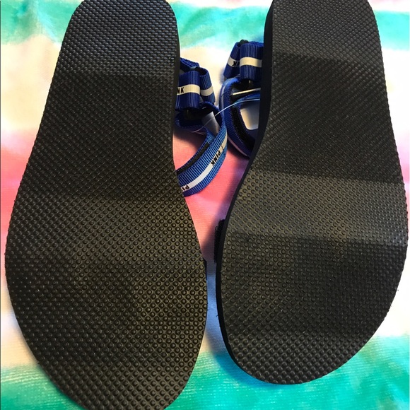 BNWT Pink Victoria'sSecret Promo Velcro Sandals - Picture 4 of 6
