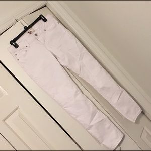 White skinny jeans