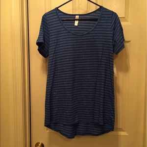 BNWT Lularoe Classic Tee