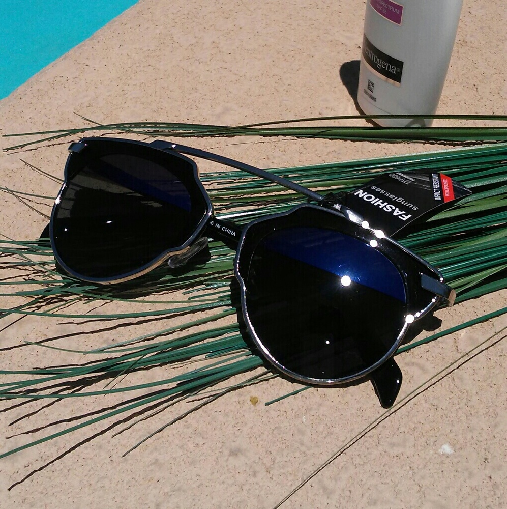 🔹Free with Purchase🔹