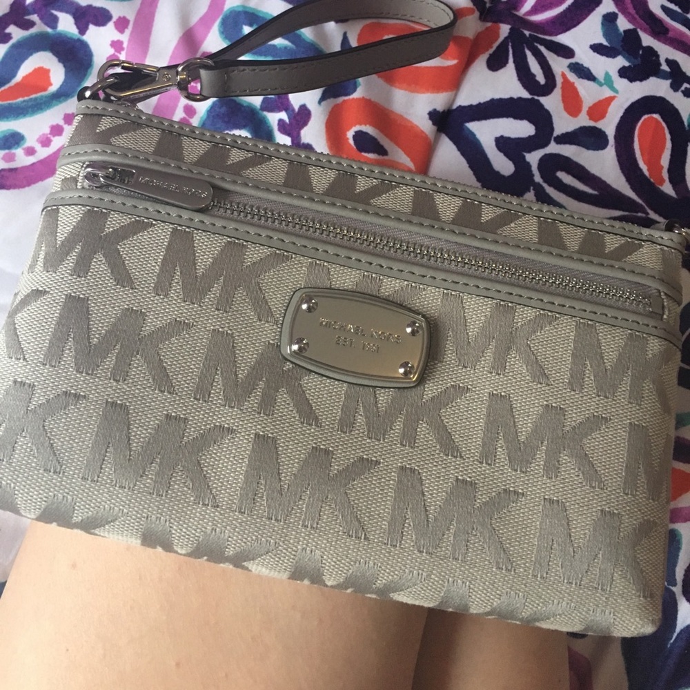Gray Michael Kors wristlet