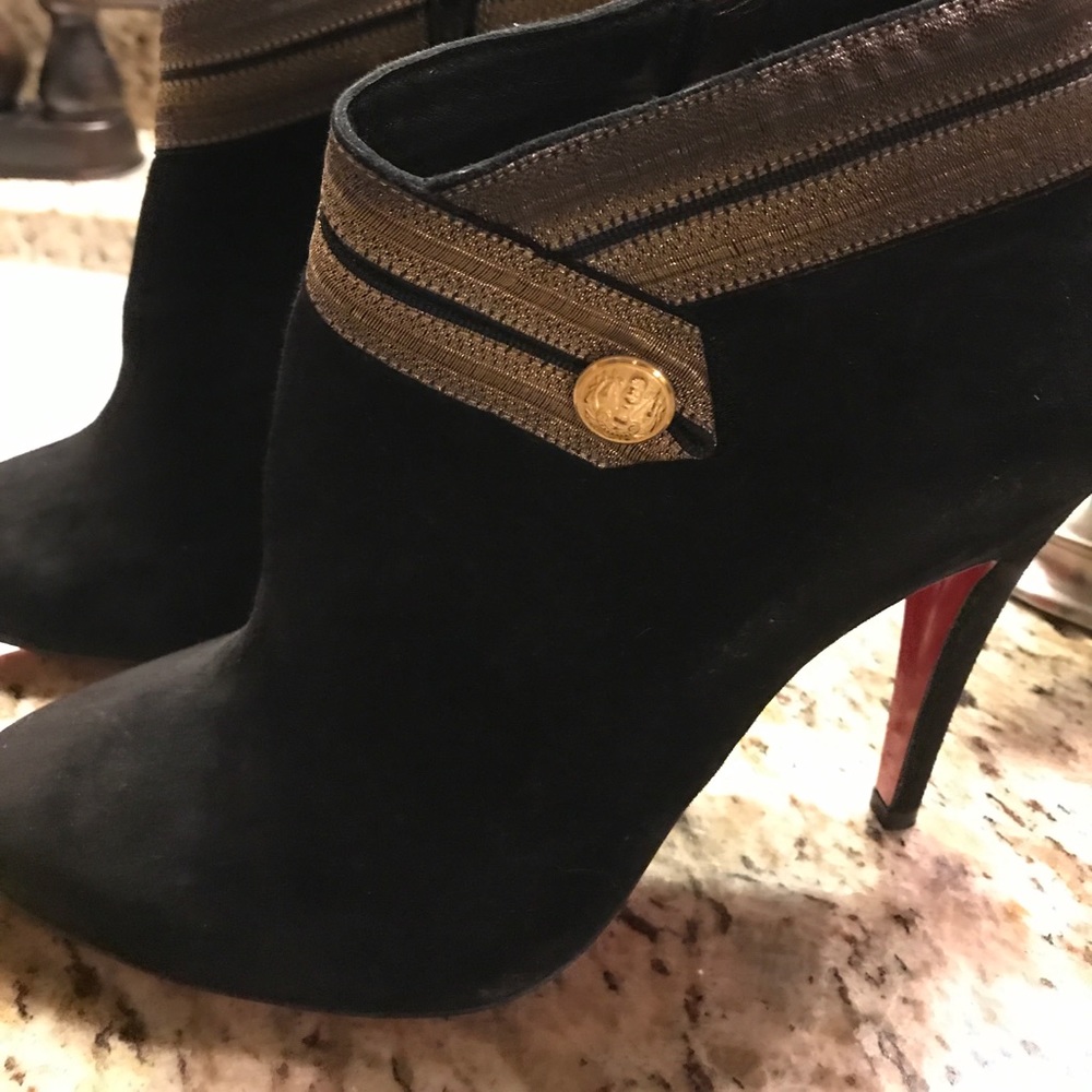 Christian Louboutin 38.5 blk suede booties