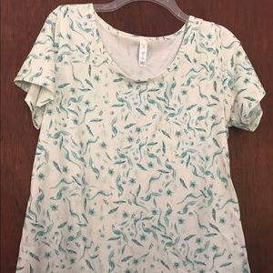 Large LuLaRoe Classic Tee!   Peacock print!