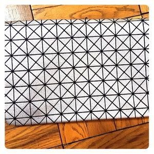 Large clutch with geometric design