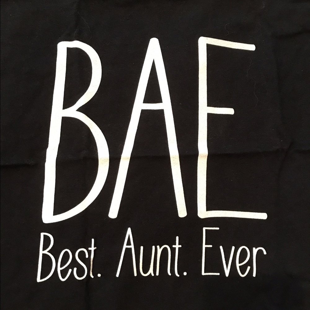 "BAE" (best aunt ever) tee S BNWT