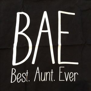 "BAE" (best aunt ever) tee S BNWT