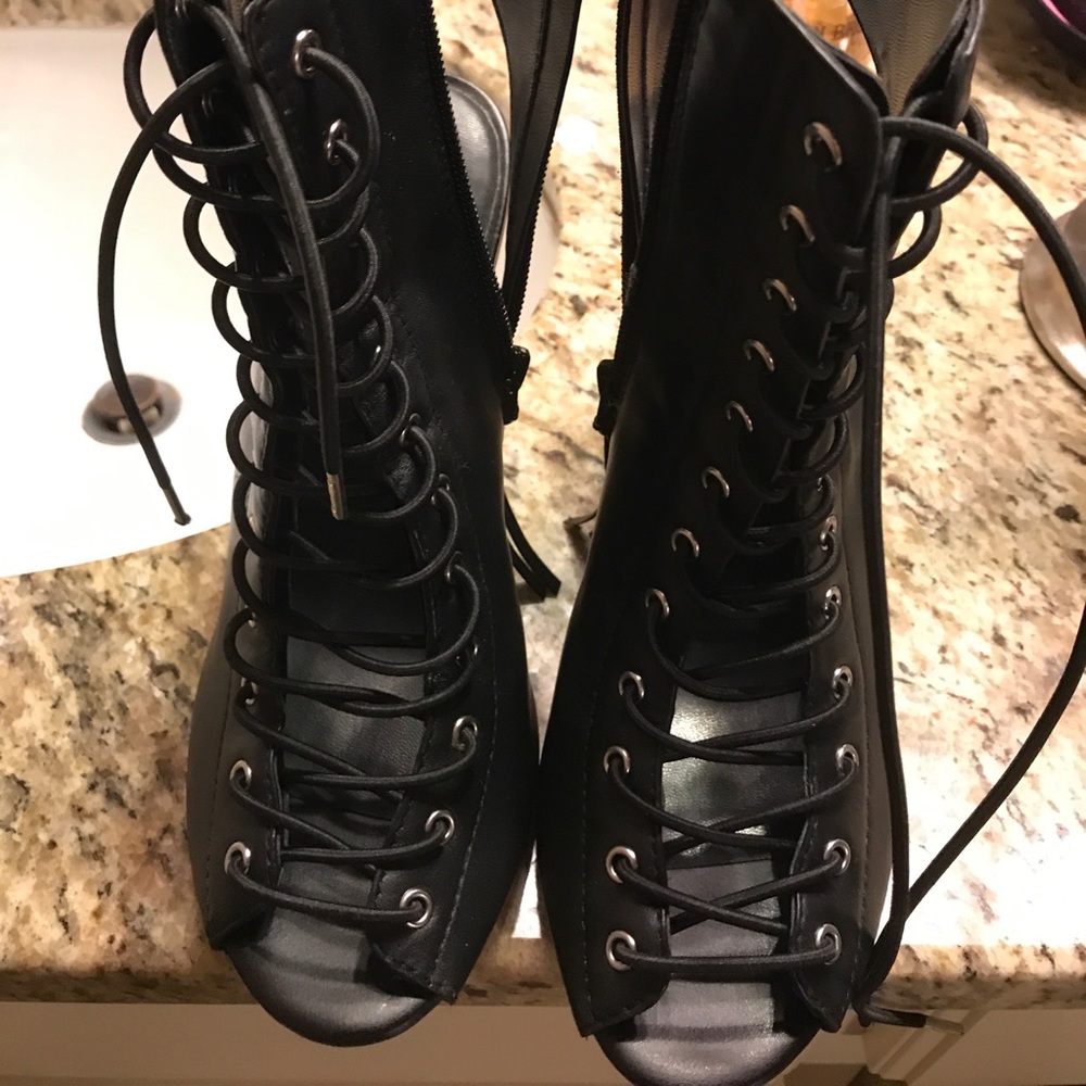 Rebecca Minkoff blk laceup booties