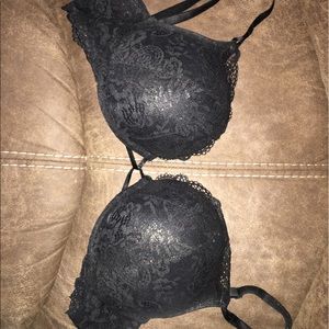 Black lace Victoria's Secret Miraculous Bra
