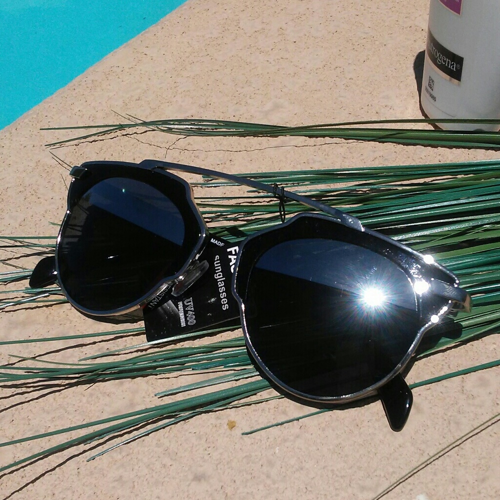 🔹Free with Purchase🔹