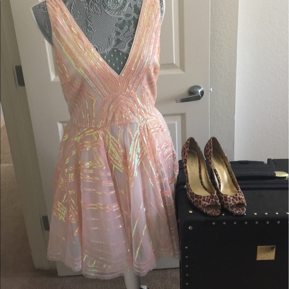 Bebe gown - Picture 2 of 5