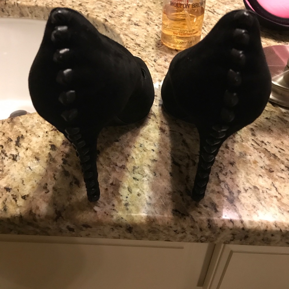 Alexander McQueen blk suede pumps 38.5