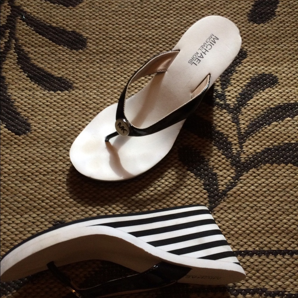 Michael Kors leather black&white stripe flip flops