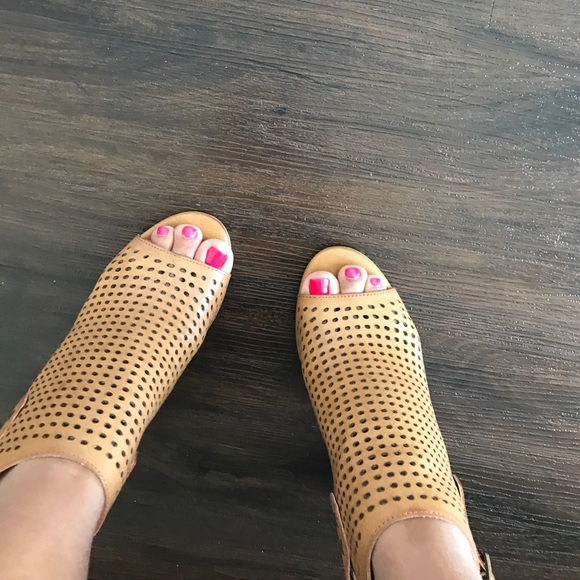 Camel Heels... - Picture 4 of 6