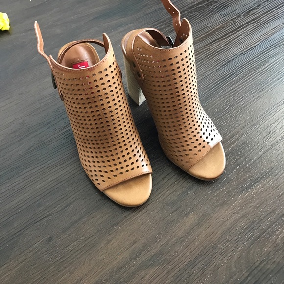 Camel Heels... - Picture 5 of 6