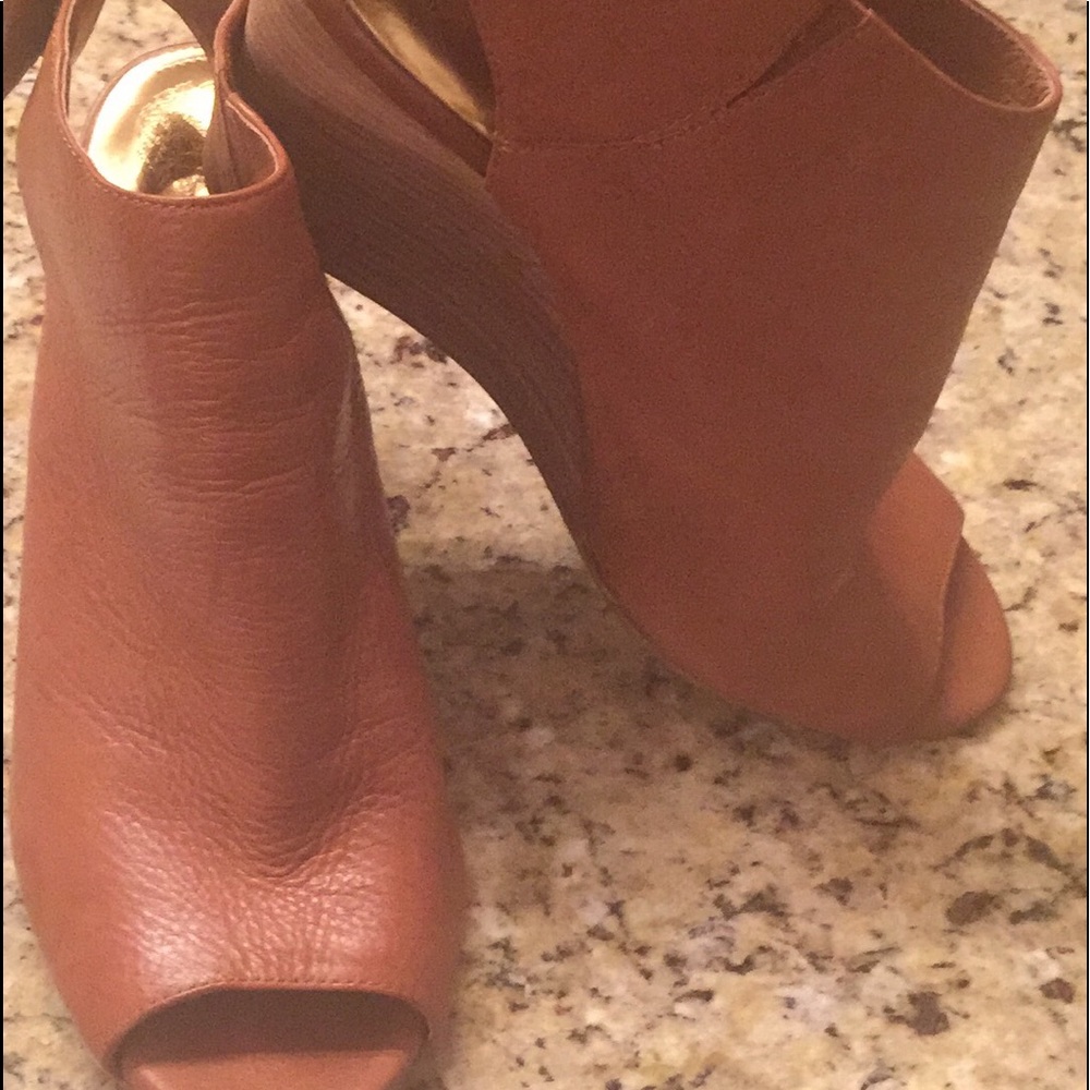 Vince Camuto Tan Wedges