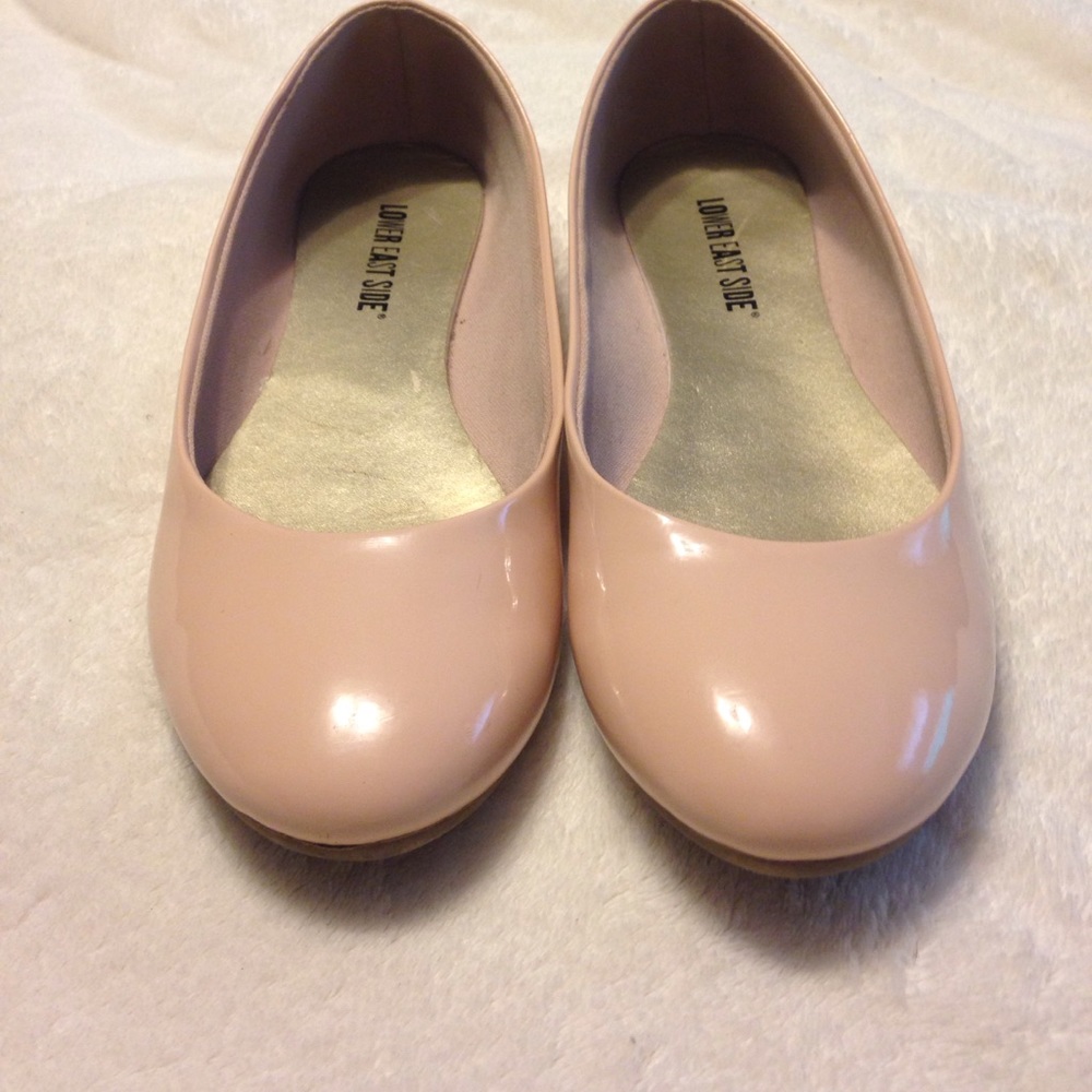 Blushed leather flats.