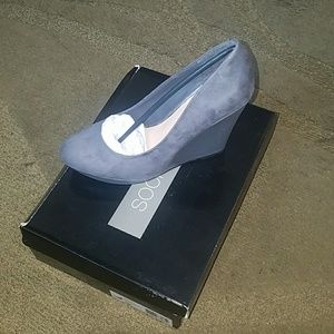 NWT Gray Suede Heels
