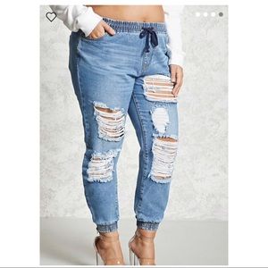 ✨NWT✨Forever21 plus size destroyed denim joggers