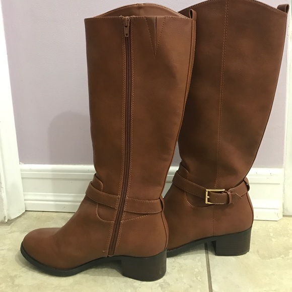 Old Navy Shoes - Worn once Old Navy Brown boots size 9