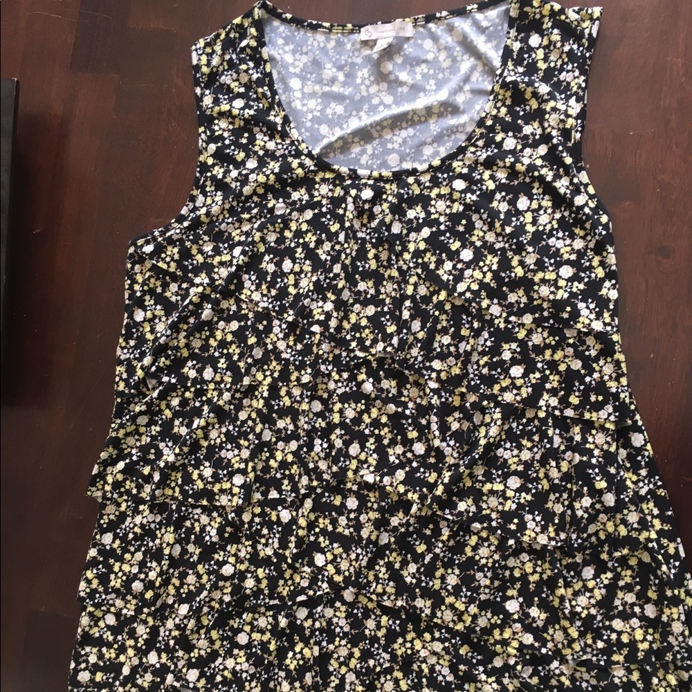 Ruffled sleeveless shirt