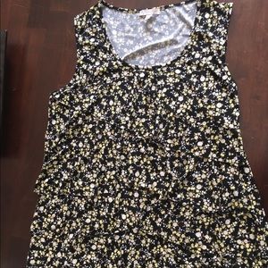 Ruffled sleeveless shirt