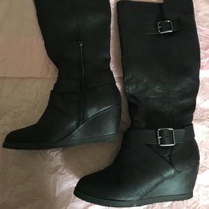 Black wedge boots