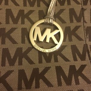 Michael Kors Jet Set Tote Bag