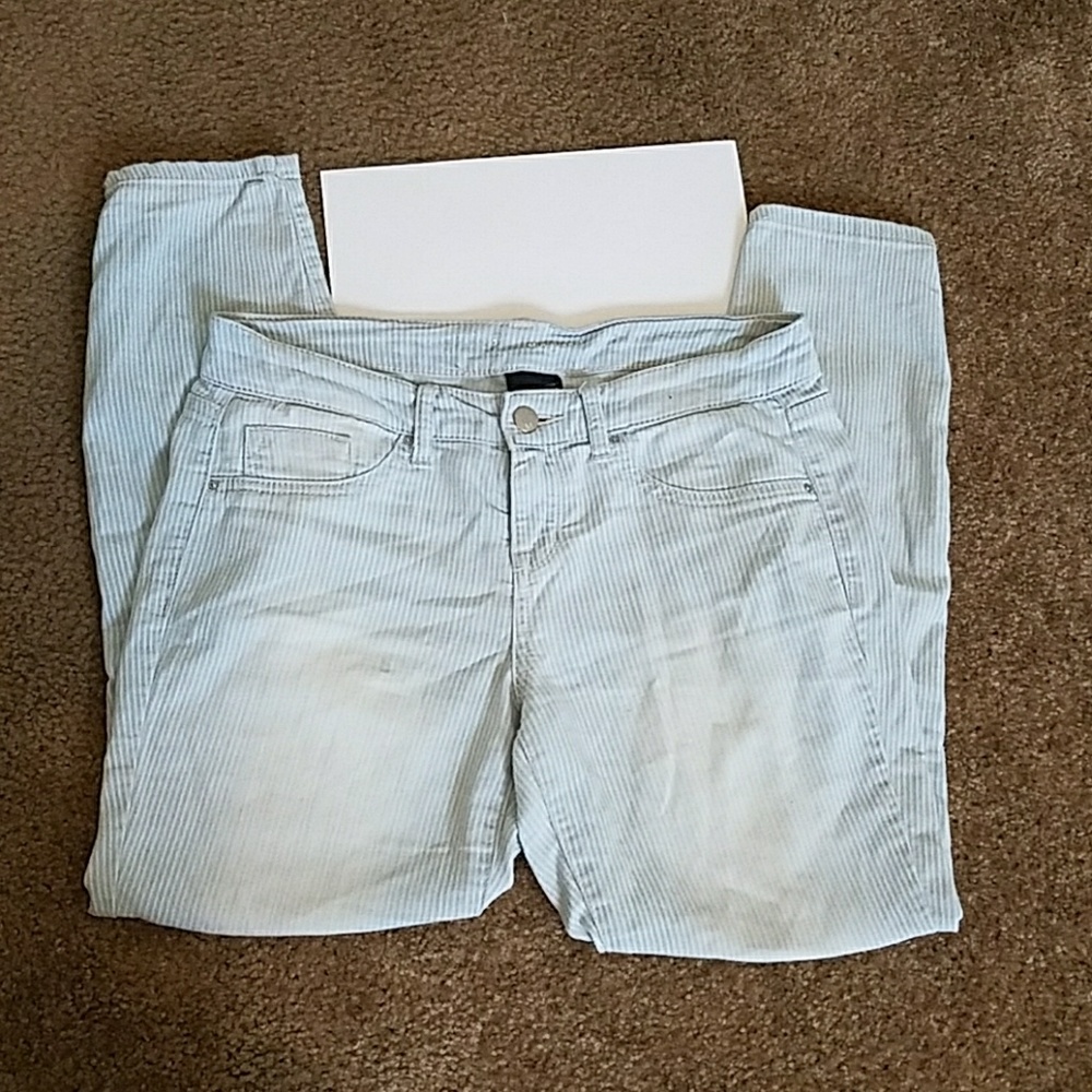 White and Blue Pre-Faded Cotton Capris