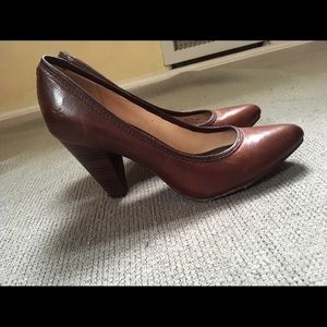 Frye Regina 3.5 Inch Chestnut Pumps