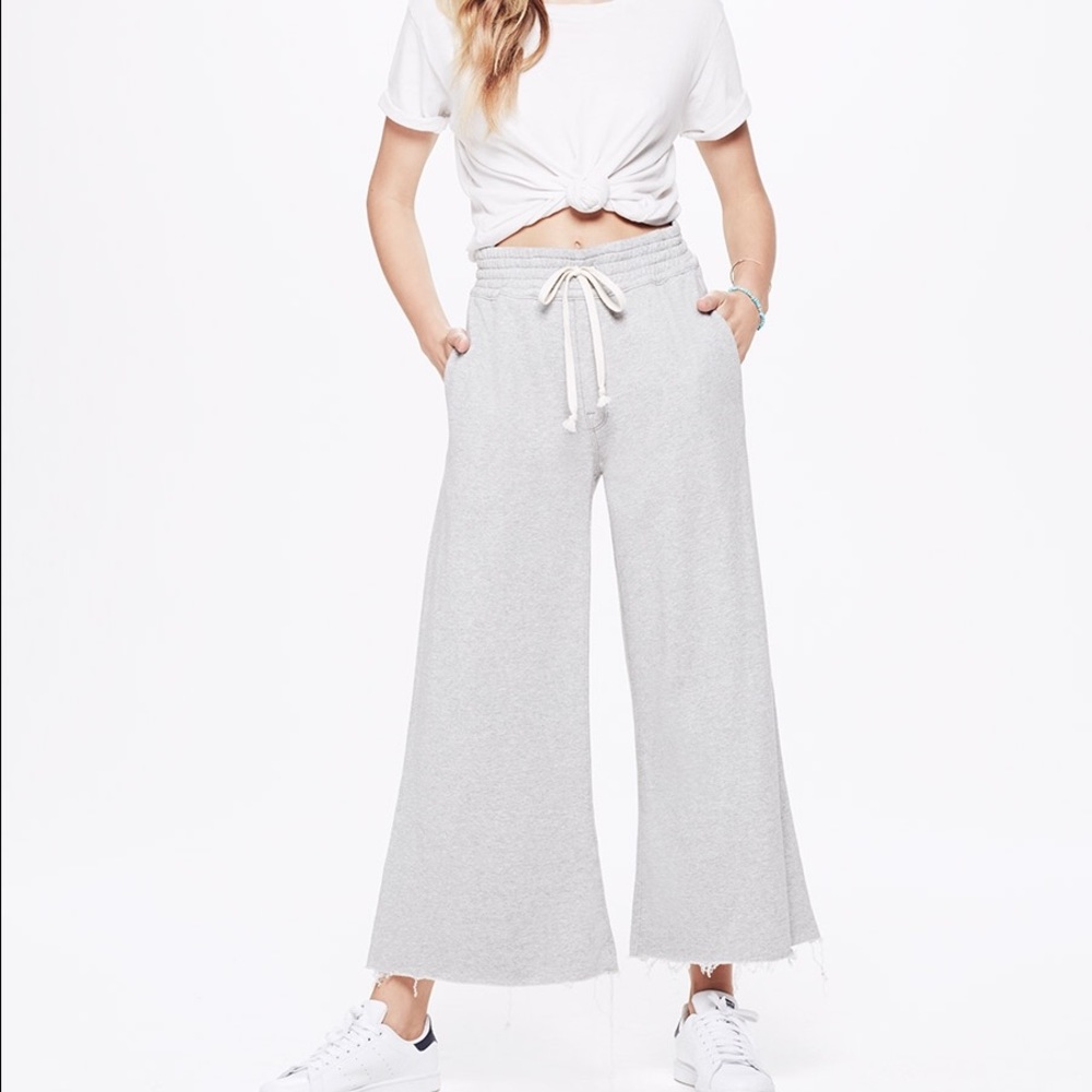 Mother denim lounge roller crop fray