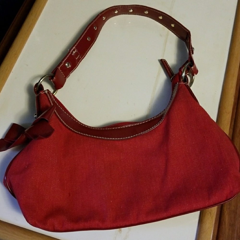 Small red purse with bow