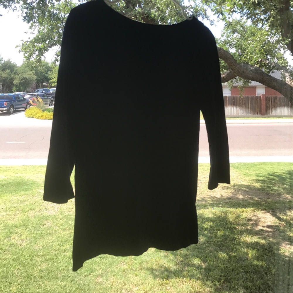 Plain black half sleeve with front pocket