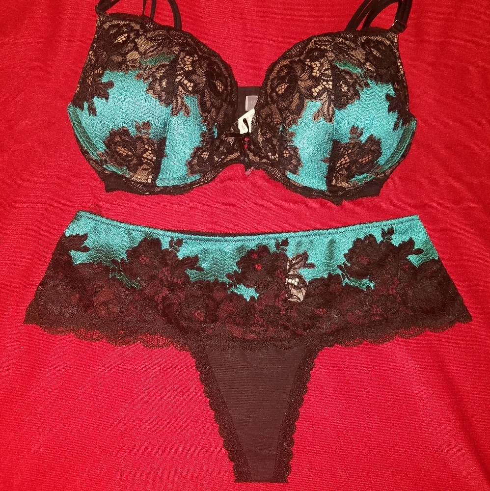 New Victoria's Secret Bra And Panties Set