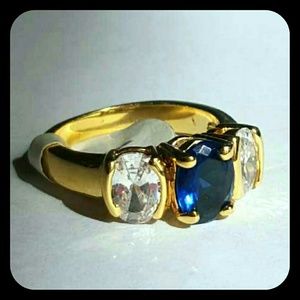 Gold tone Ring with Blue and White Gems [Size 5]