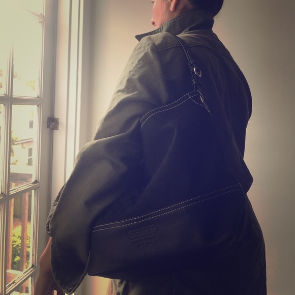 Classic Medium Coach Tote - Picture 4 of 6