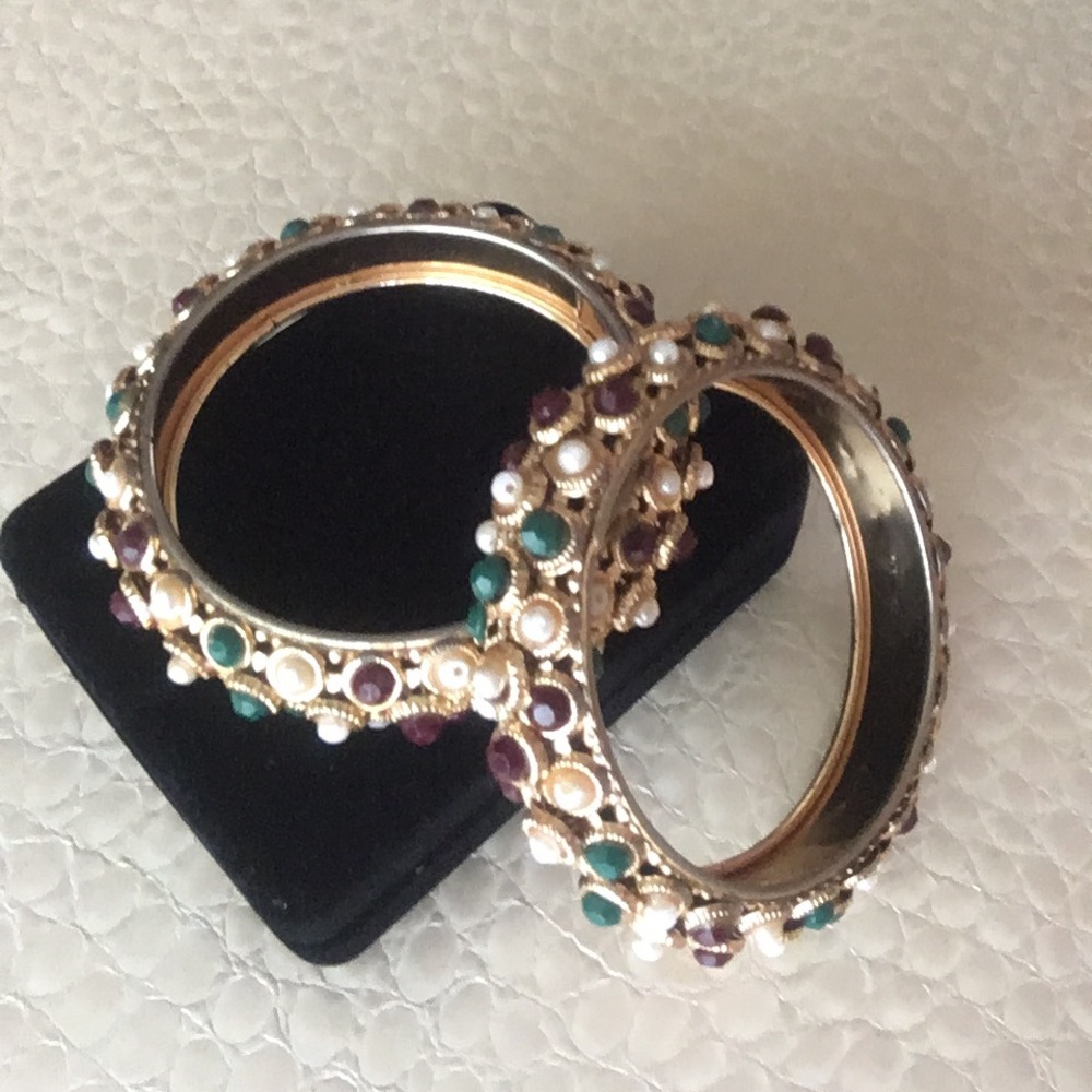 Vintage style Gold tone bangles red/green pearl