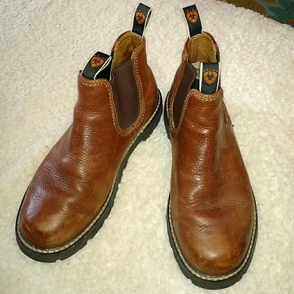 Like new women's Ariat short boots