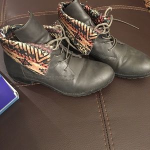 White Mountain Charcoal Size 9 Boots
