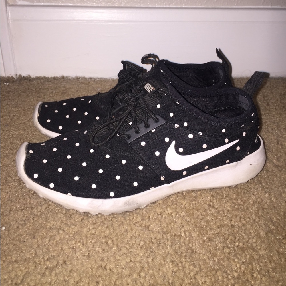 Nike tennis shoes